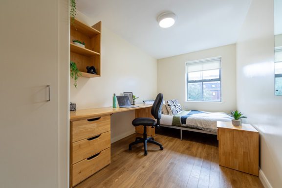 Bronze Non Ensuite | 4 or 5 Bed Flat Image