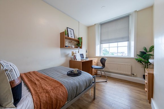 Silver Non Ensuite |  3 – 7 Bed Flat Image
